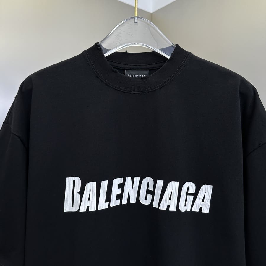 Camiseta Balenciaga Cracked Logo Distressed - HYPER LIST