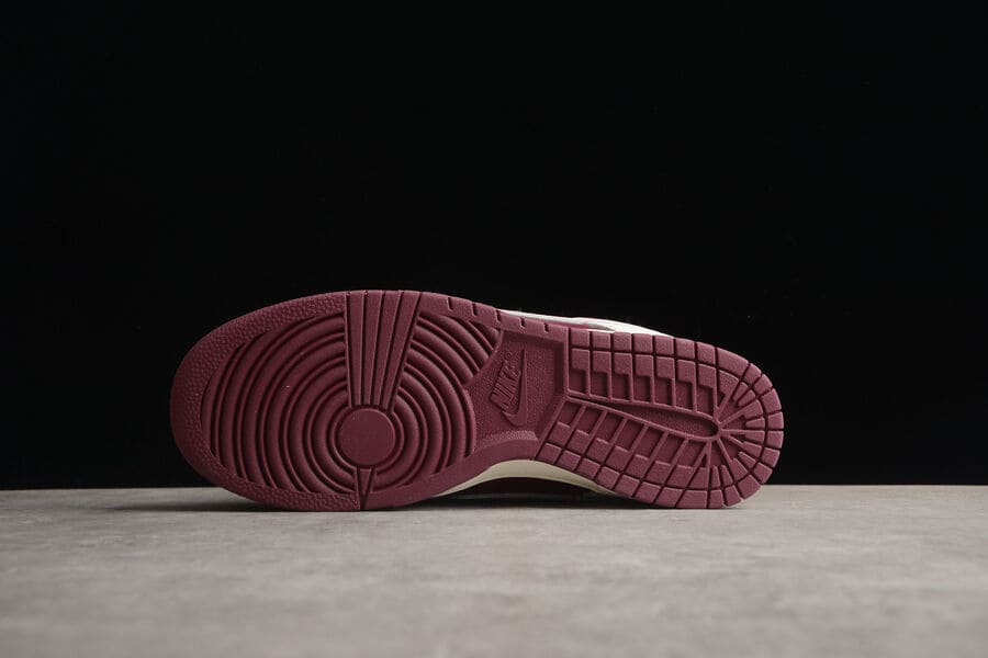 Nike Dunk Low Premium Valentine's Day - HYPER LIST
