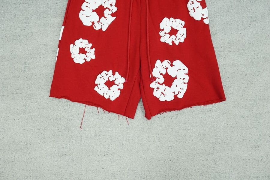 Short en jean déchiré The Cotton Wreath Rouge