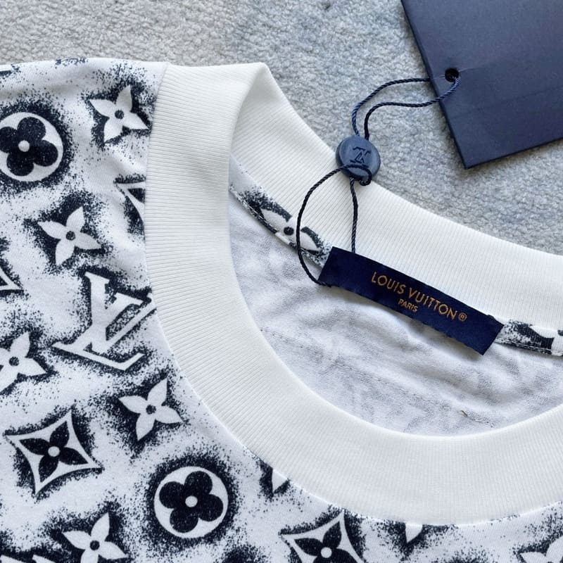 Camiseta Louis Vuitton Monogram White Deep Black - HYPER LIST