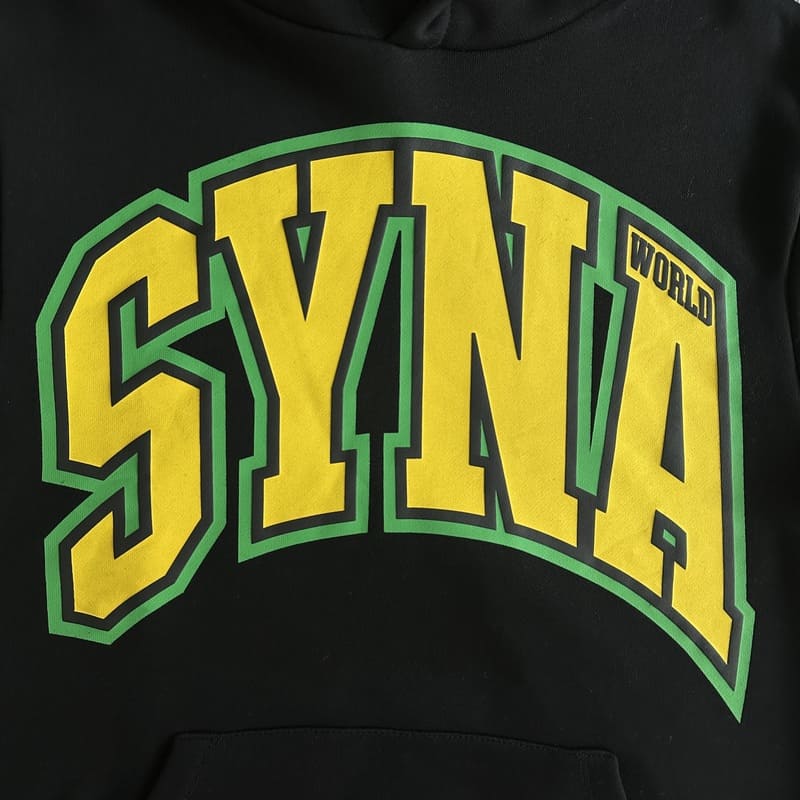 Conjunto Syna World College Logo Preto/Amarelo - HYPER LIST