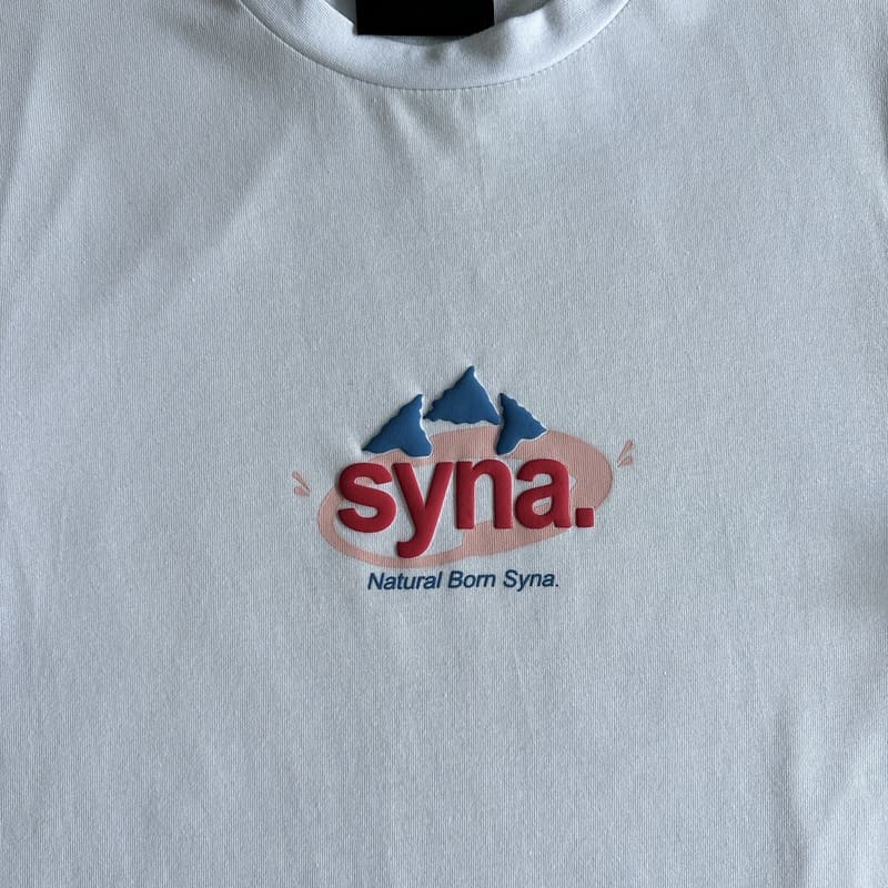 Camiseta Syna World x Evian Logo - HYPER LIST