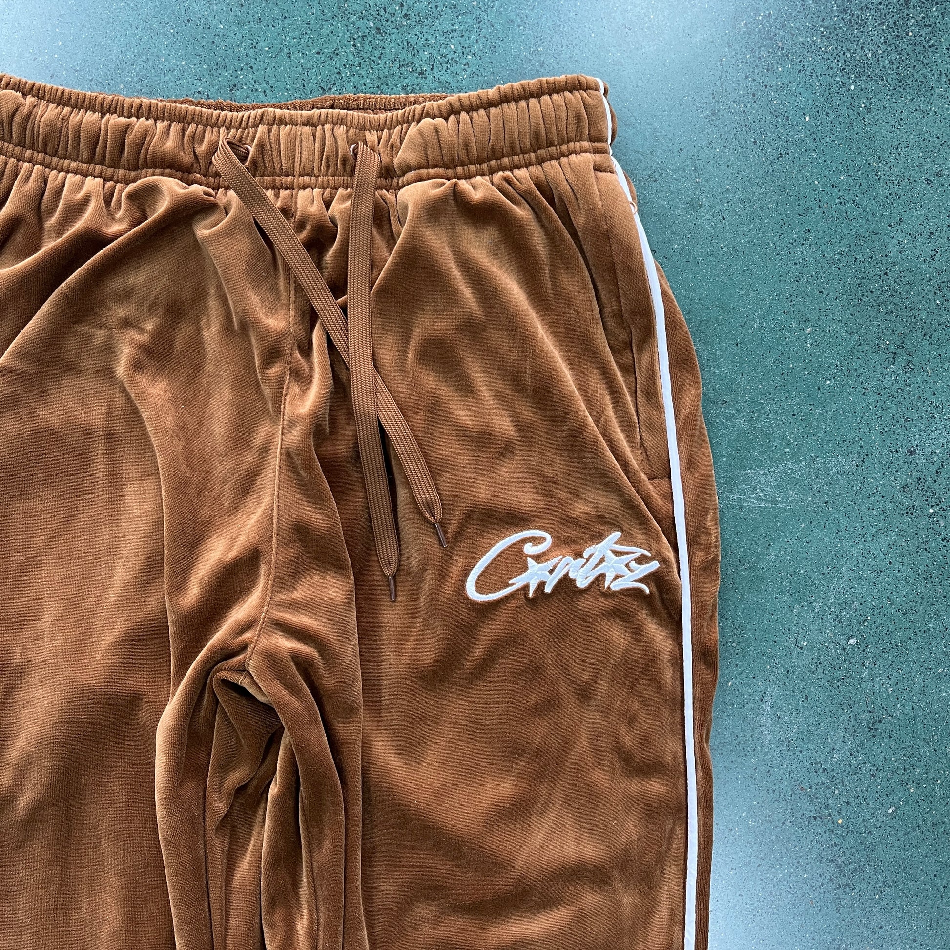Corteiz Velour Brown Tracksuit - HYPER LIST