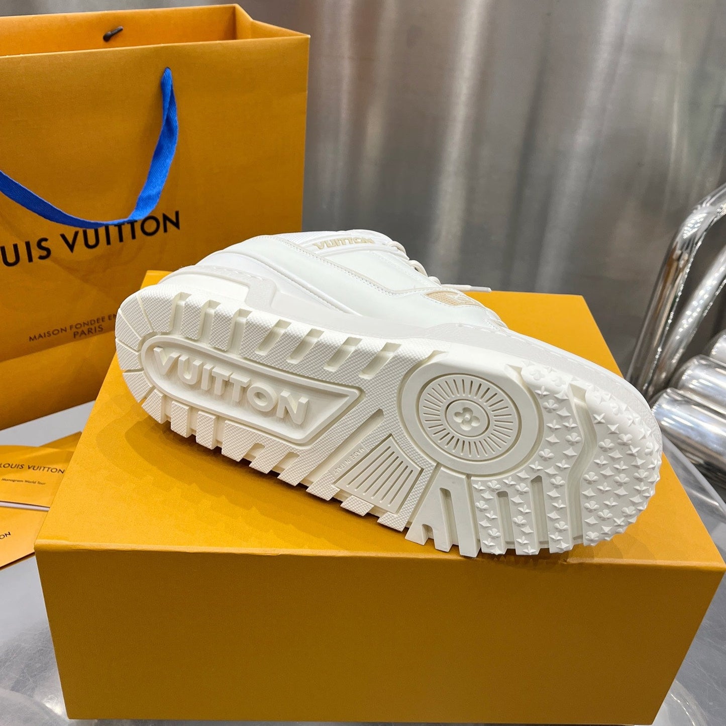 Louis Vuitton Trainner White - HYPER LIST