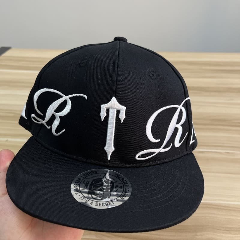 Boné Trapstar Script Fitted - HYPER LIST