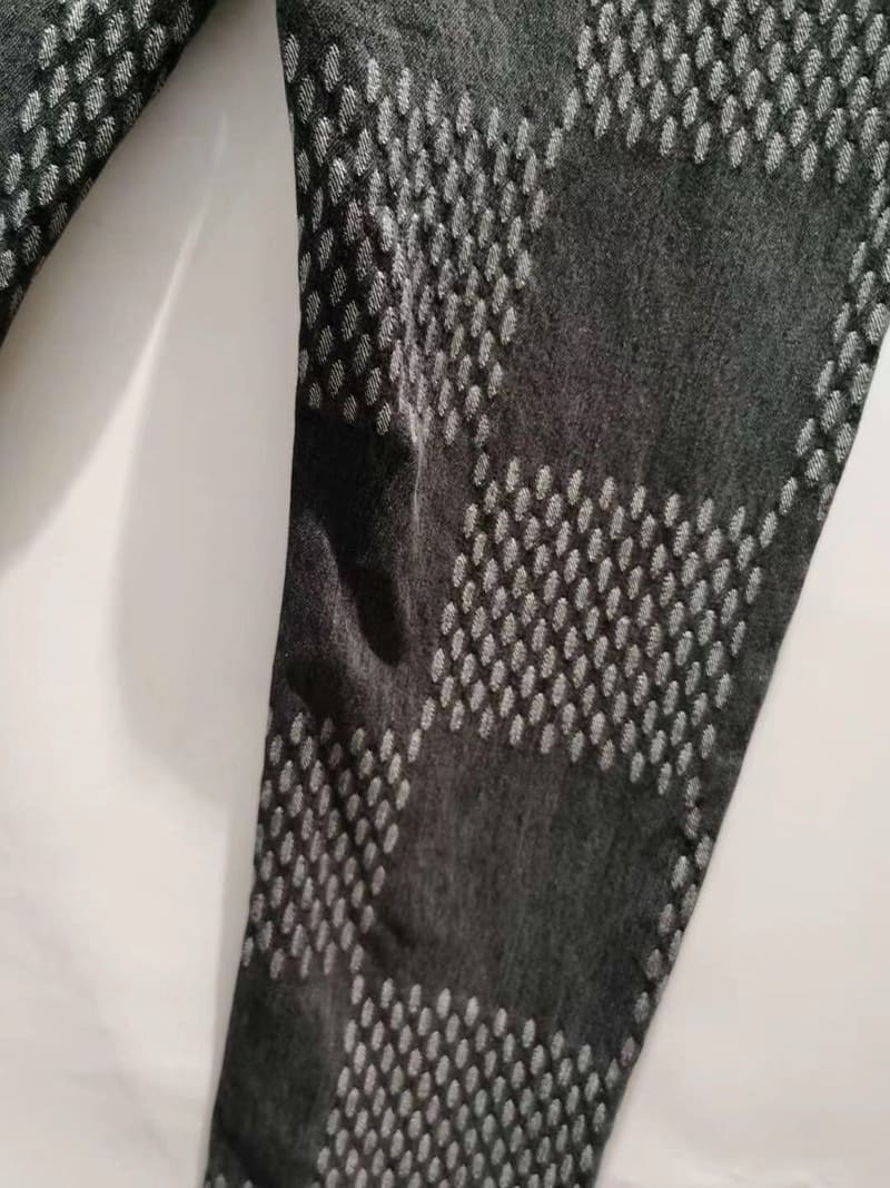 Calça Louis Vuitton x Nigo Giant Damier Waves MNGM - HYPER LIST