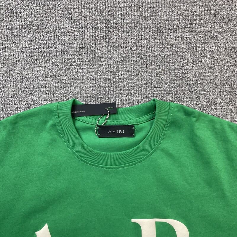 T-shirt vert avec logo décalé Amiri