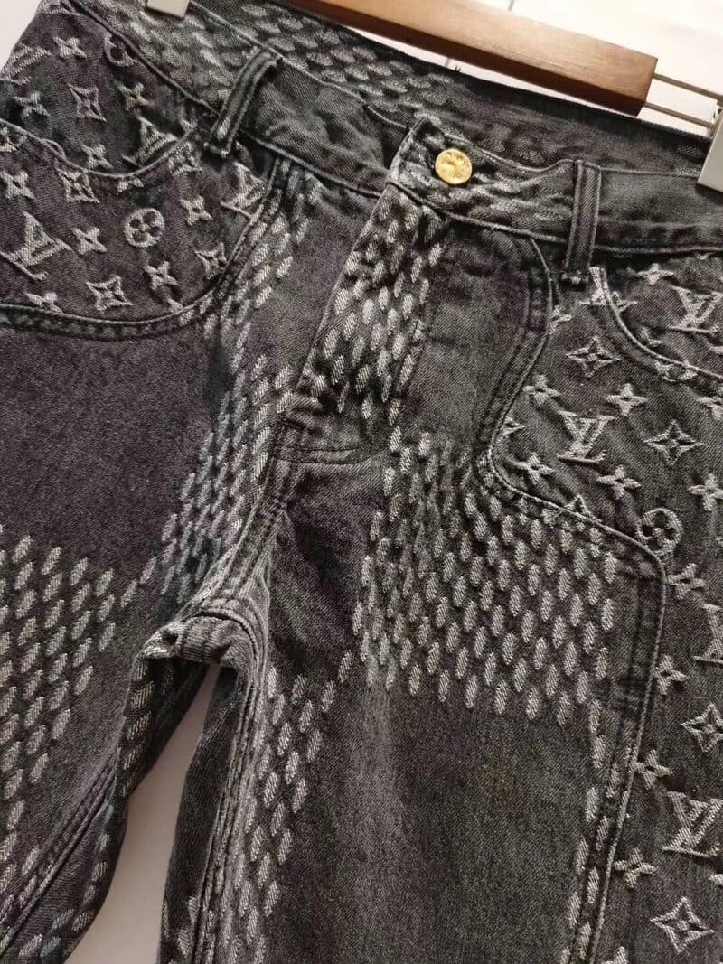 Calça Louis Vuitton x Nigo Giant Damier Waves MNGM - HYPER LIST