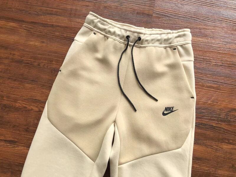 Conjunto Nike Tech Fleece Creme - HYPER LIST