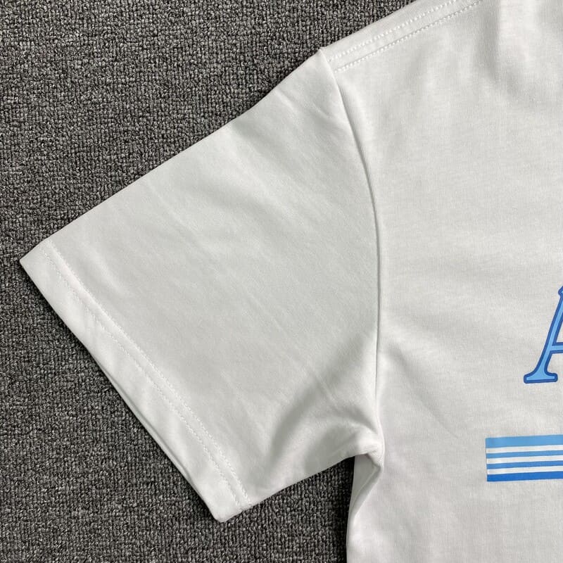 Camiseta Amiri Bar Logo Branca/Azul - HYPER LIST