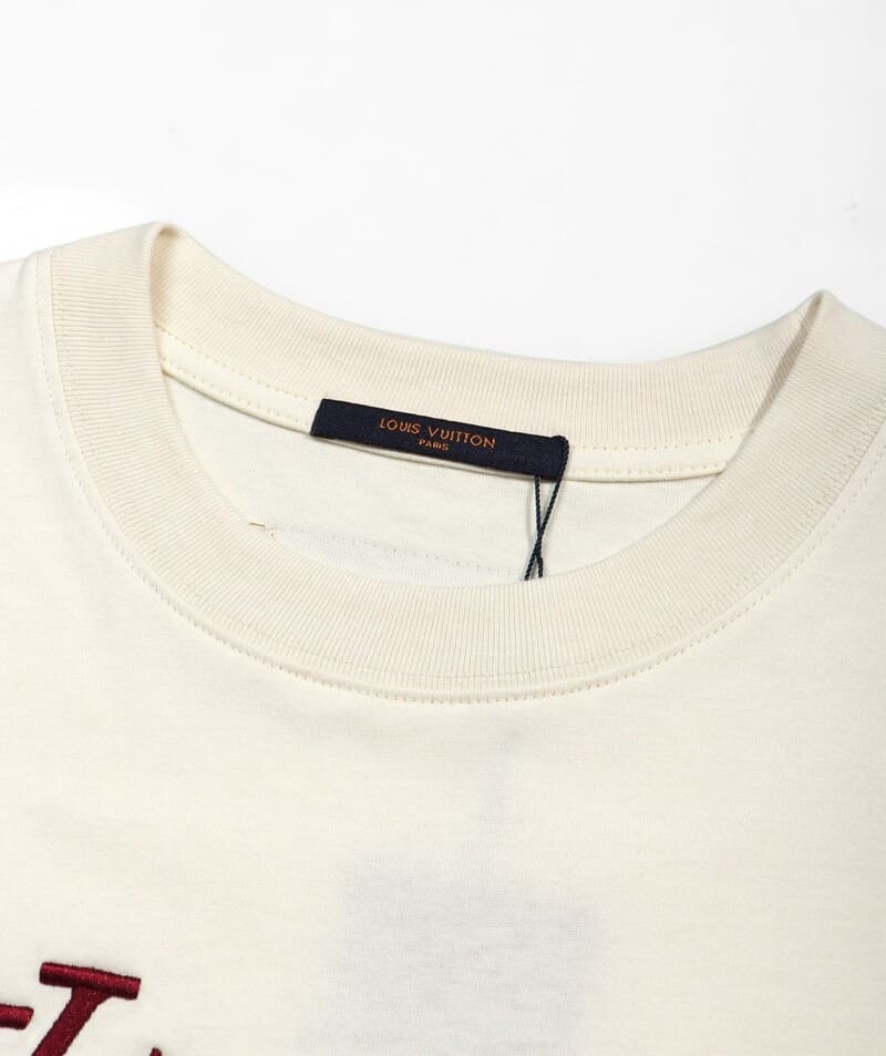 Camiseta Louis Vuitton Cream LV Lovers - HYPER LIST