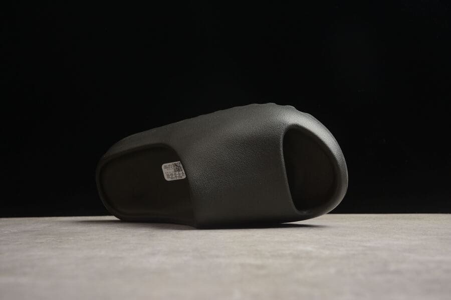 Adidas Yeezy Slide Onyx - HYPER LIST