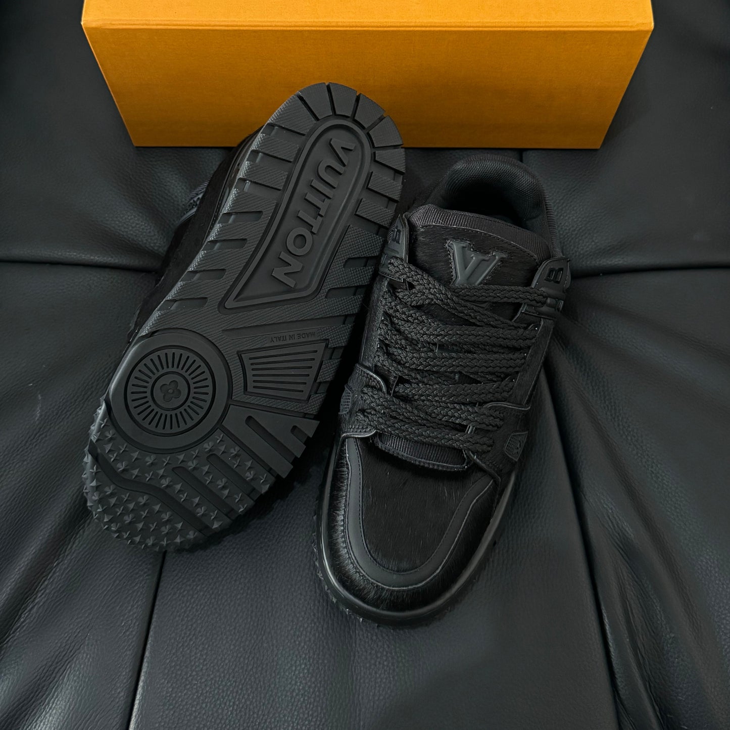 Louis Vuitton Trainner Black - HYPER LIST