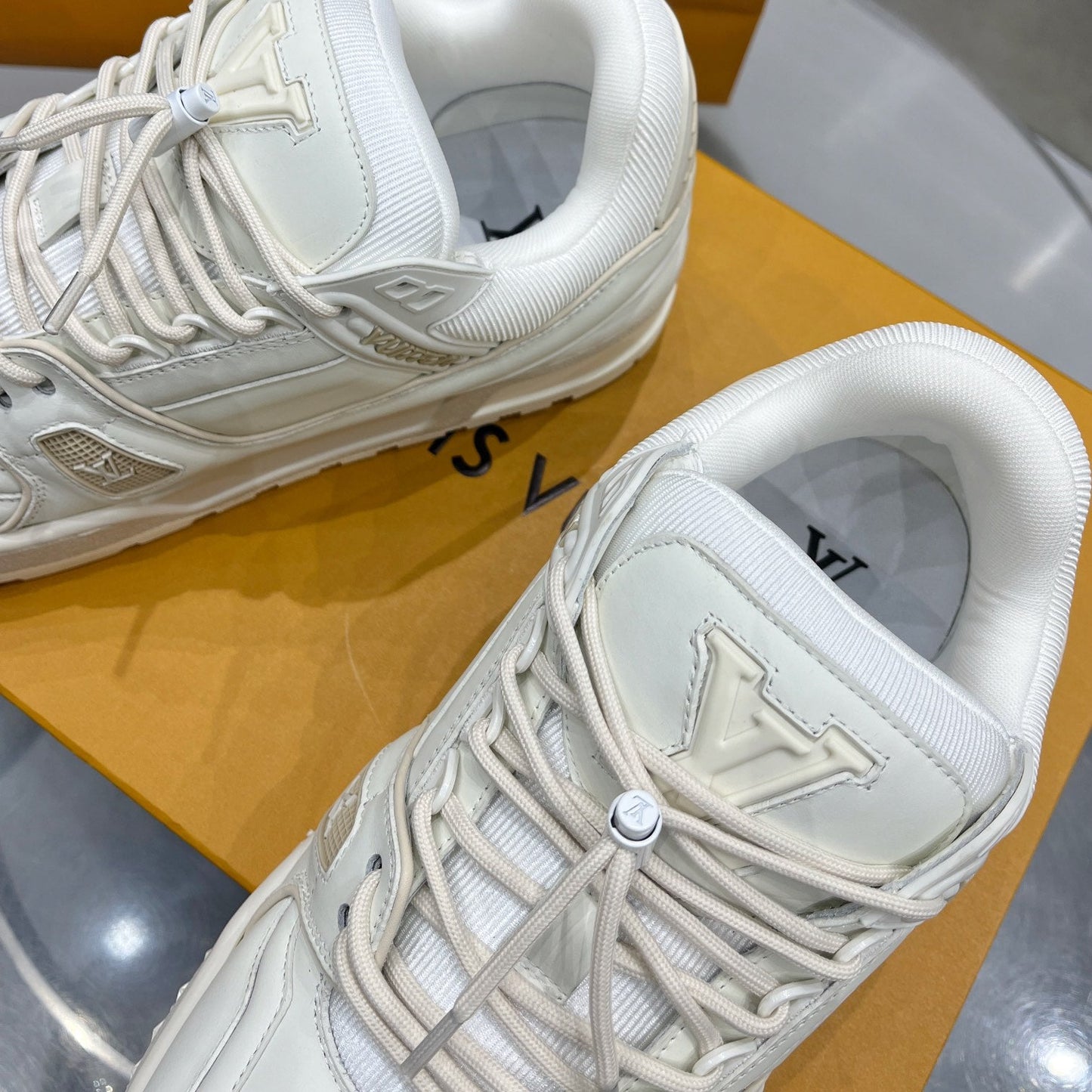 Louis Vuitton Trainner White - HYPER LIST