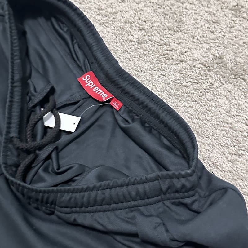 Conjunto Supreme Hooded Soccer Preto - HYPER LIST