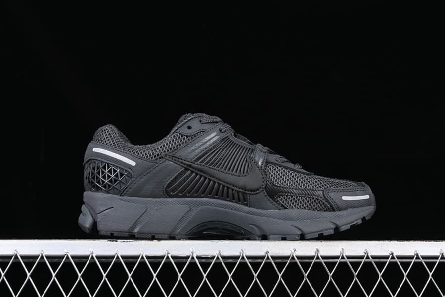 Nike Zoom Vomero 5 Anthracite - HYPER LIST
