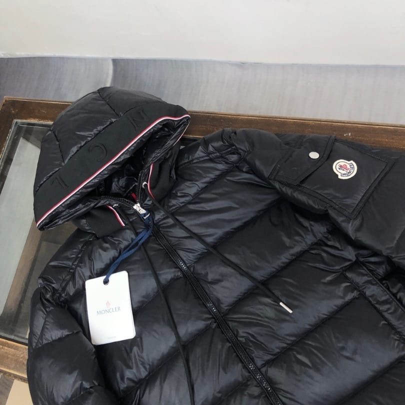 Jacket Puffer Moncler Jacket with Hood MCL027