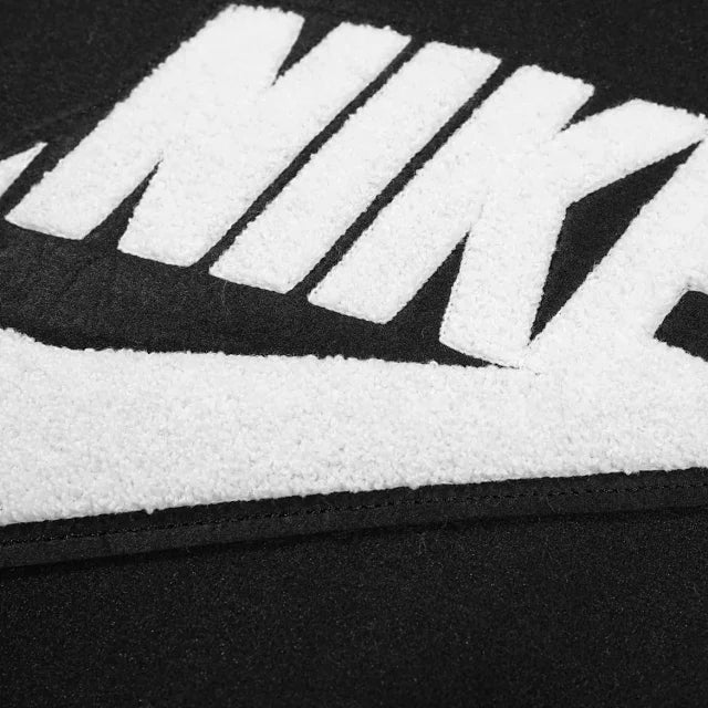 Jaqueta Nike x Tiffany & Co - HYPER LIST