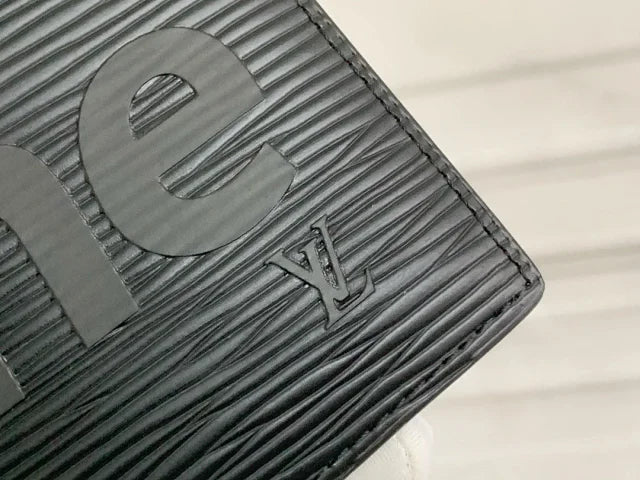 Carteira Supreme x Louis Vuitton Preta - HYPER LIST