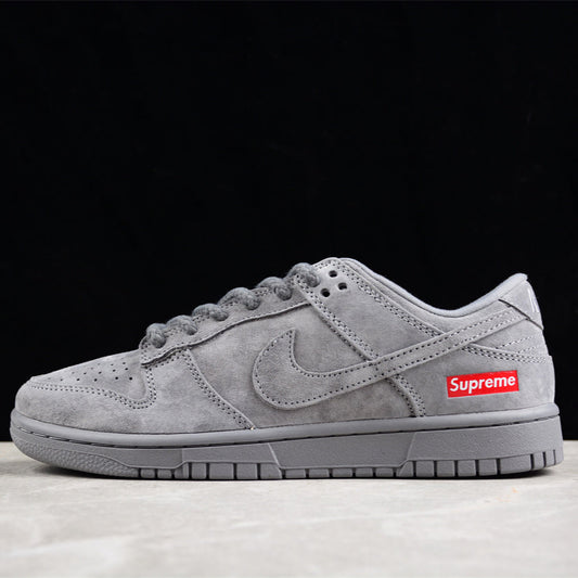 Nike SB Dunk x Supreme