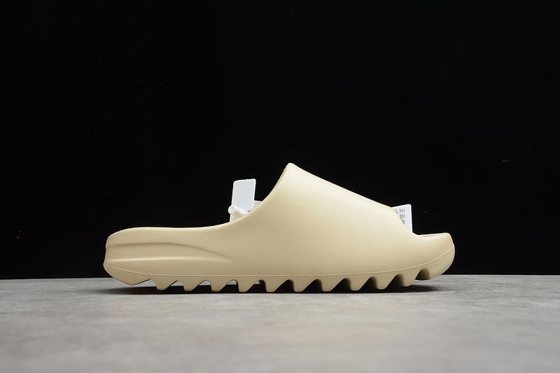 Adidas Yeezy Slide Bone - HYPER LIST