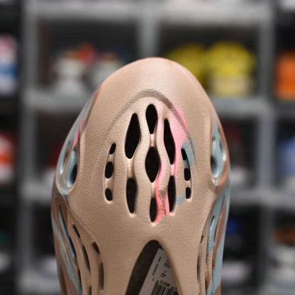 Yeezy Foam Runner Mettalic