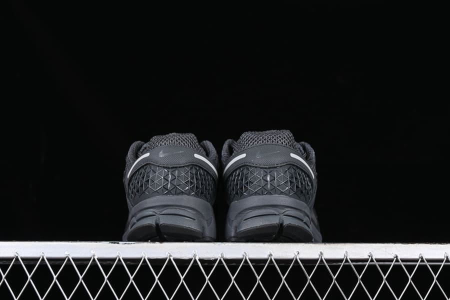 Nike Zoom Vomero 5 Anthracite - HYPER LIST