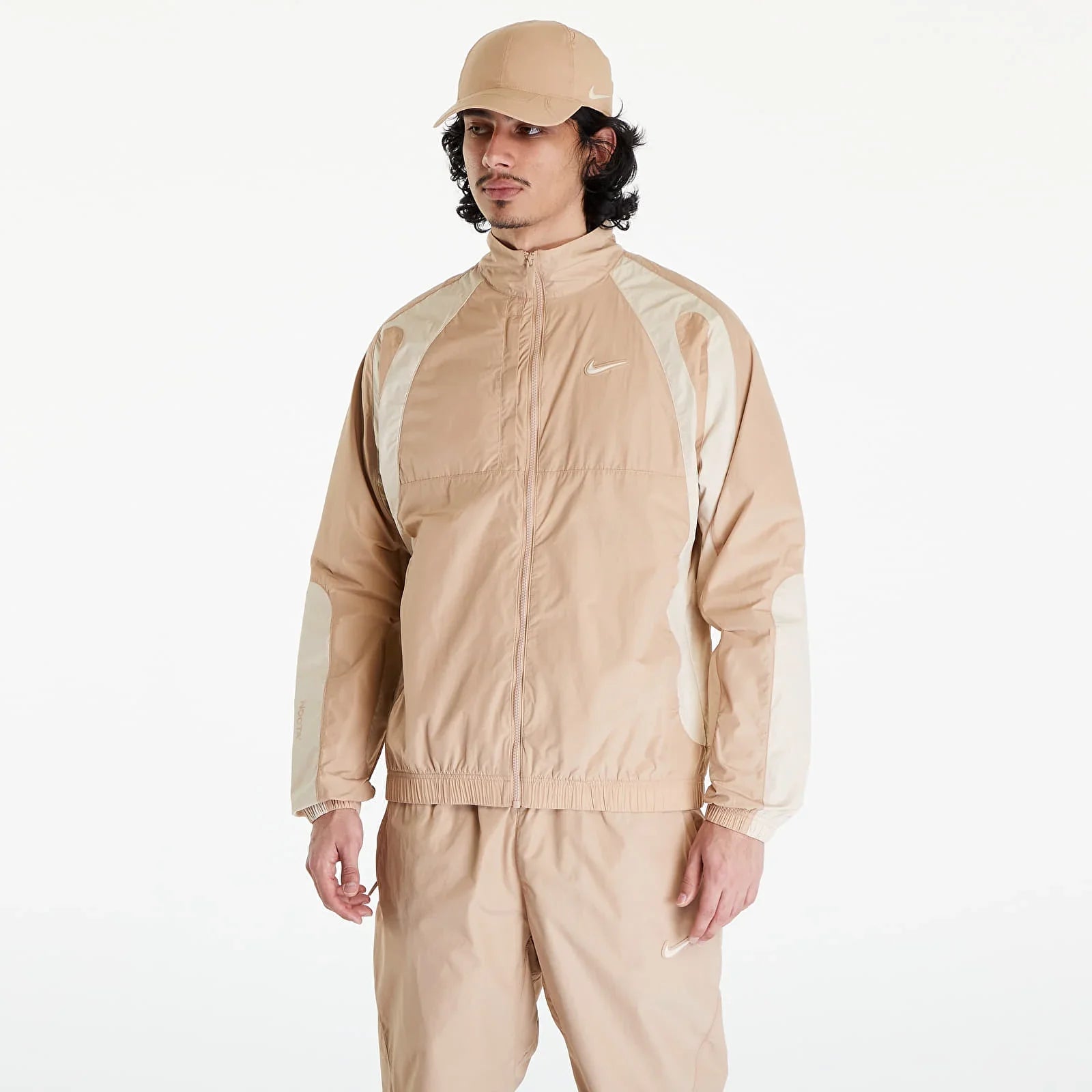 Conjunto Nike x NOCTA Woven Track Bege Areia/Marrom Claro - HYPER LIST