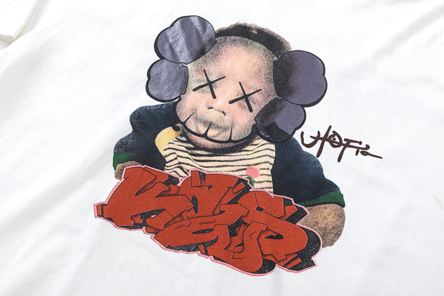 Camiseta Travis Scott x KAWS - HYPER LIST