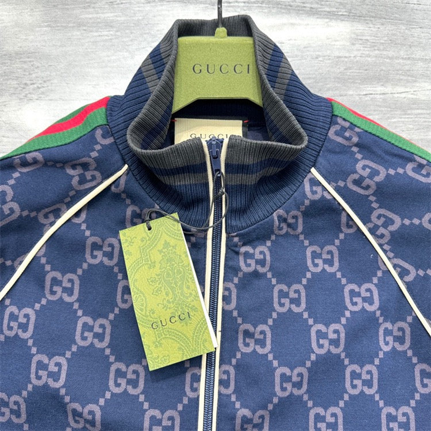 Gucci bleu avec bordure en sangle