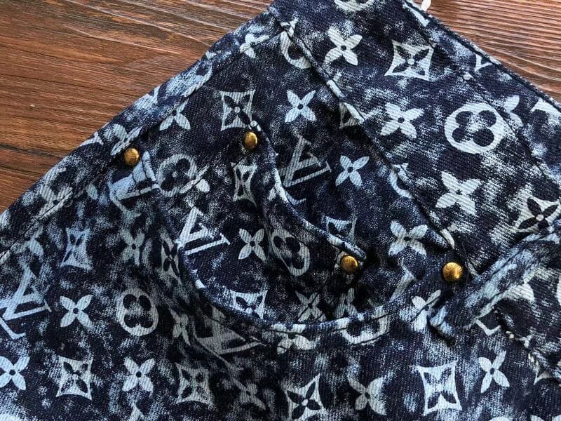 Calça Louis Vuitton Monogram Denim - HYPER LIST