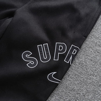 Calça Supreme x Nike Arc - HYPER LIST
