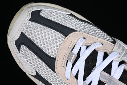 Nike Zoom Vomero 5 Supersonic - HYPER LIST