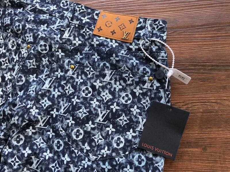 Calça Louis Vuitton Monogram Denim - HYPER LIST