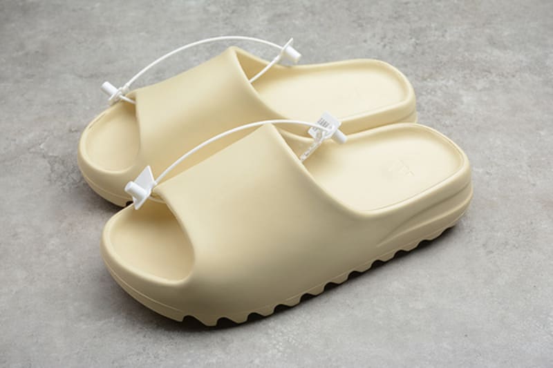 Adidas Yeezy Slide Bone - HYPER LIST