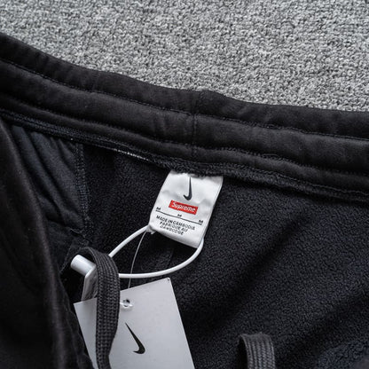 Calça Supreme x Nike Arc - HYPER LIST