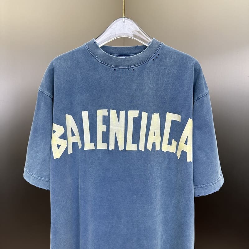 Camiseta Balenciaga Tape Type Azul - HYPER LIST