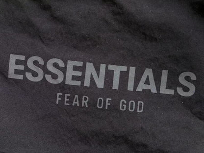 Shorts Fear of God Essentials Refletivo - HYPER LIST