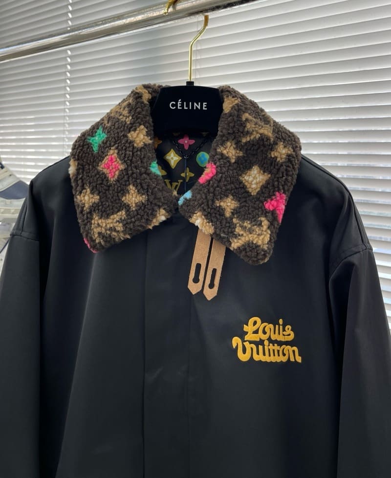 Jaqueta Louis Vuitton Aviator Monogram Fleece Collar - HYPER LIST