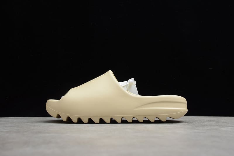 Adidas Yeezy Slide Bone - HYPER LIST