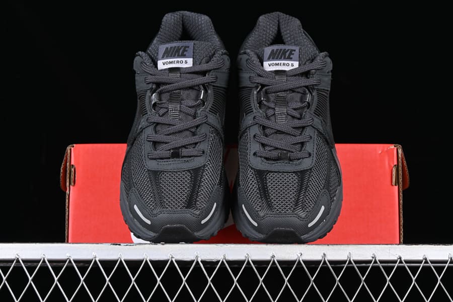 Nike Zoom Vomero 5 Anthracite - HYPER LIST