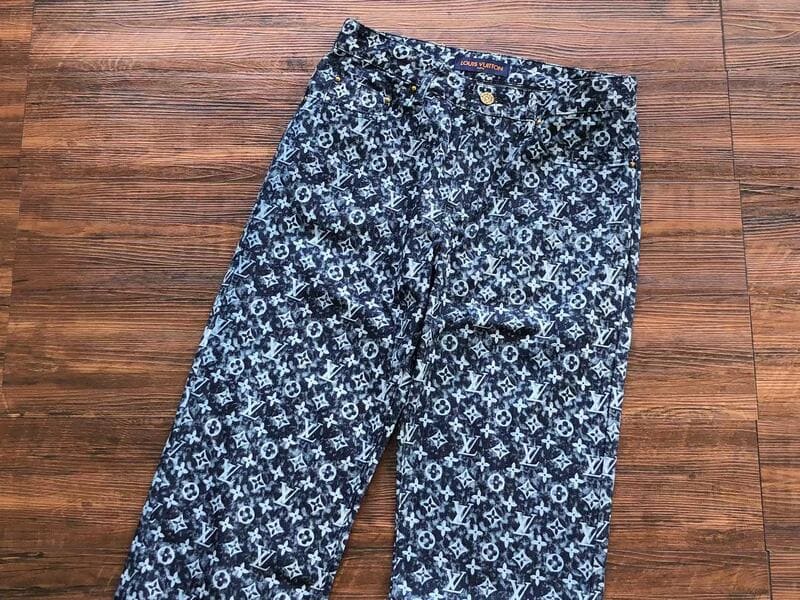 Calça Louis Vuitton Monogram Denim - HYPER LIST