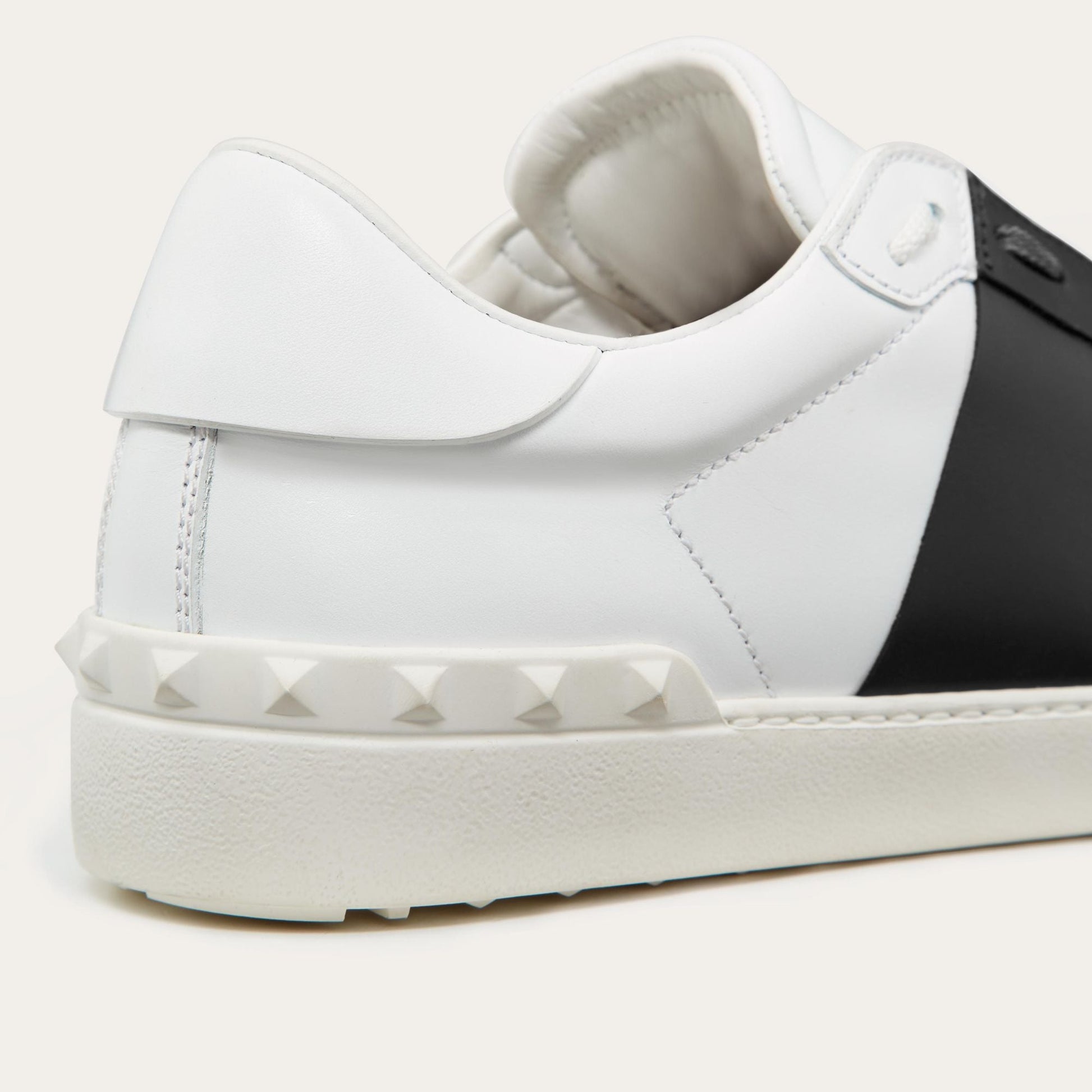 Valentino Calfskin Black - HYPER LIST
