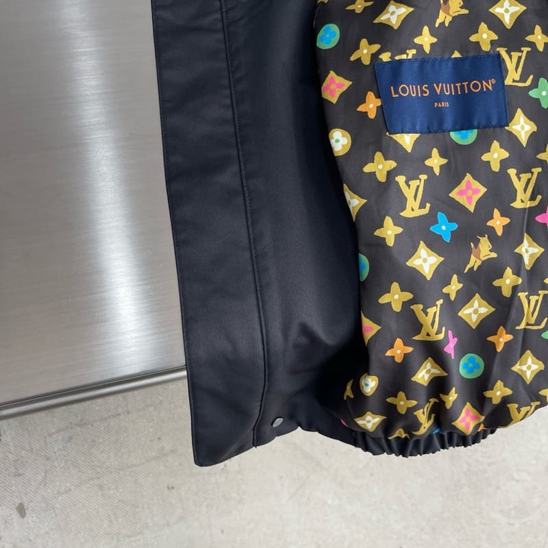 Jaqueta Louis Vuitton Aviator Monogram Fleece Collar - HYPER LIST
