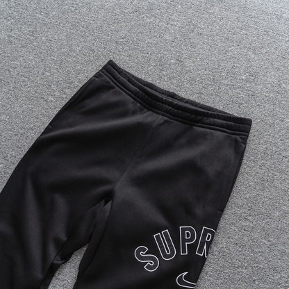 Calça Supreme x Nike Arc - HYPER LIST