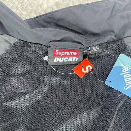 Conjunto Supreme x Ducati - HYPER LIST