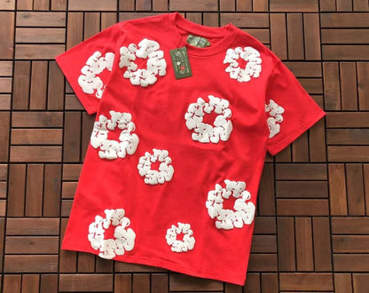 T-shirt rouge en denim déchiré 