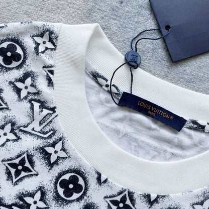 Camiseta Louis Vuitton Monogram White Deep Black - HYPER LIST