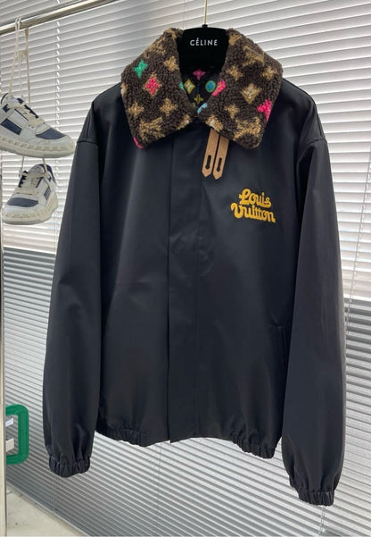 Jaqueta Louis Vuitton Aviator Monogram Fleece Collar - HYPER LIST