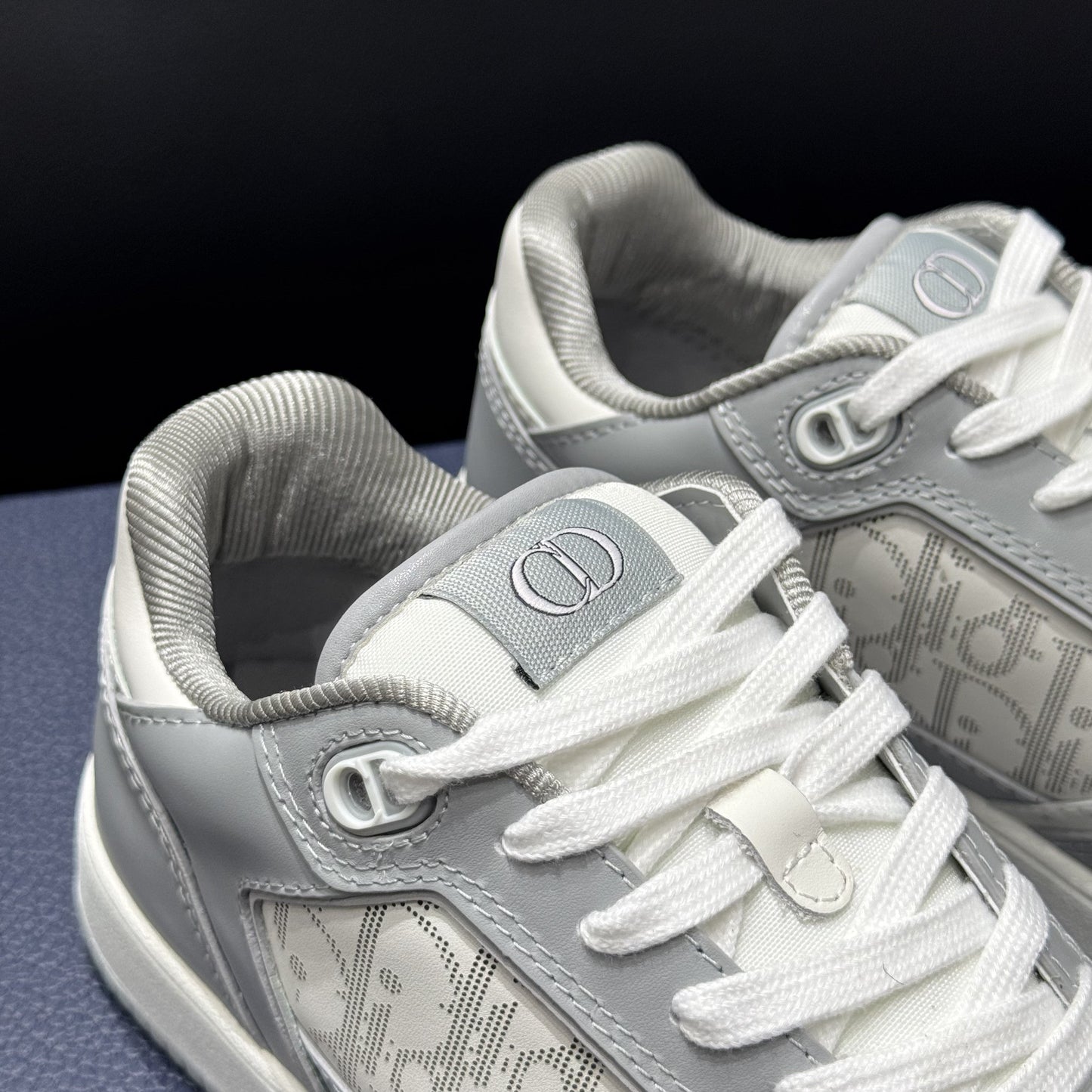 Dior B27 White